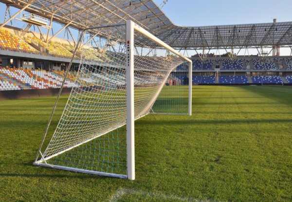 Jalgpalliväravad 7,32×2,44m keevitatud nurgad