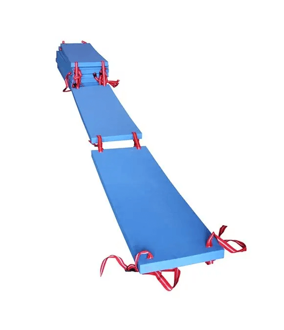 Silla pikkus 12m, laius 50cm, paksus 5cm. Sild koosneb 8 moodulist (150x50x5cm), mis on omavahel kinnitatud spetsiaalsete paeltega. Vahust moodulitel on lisatug