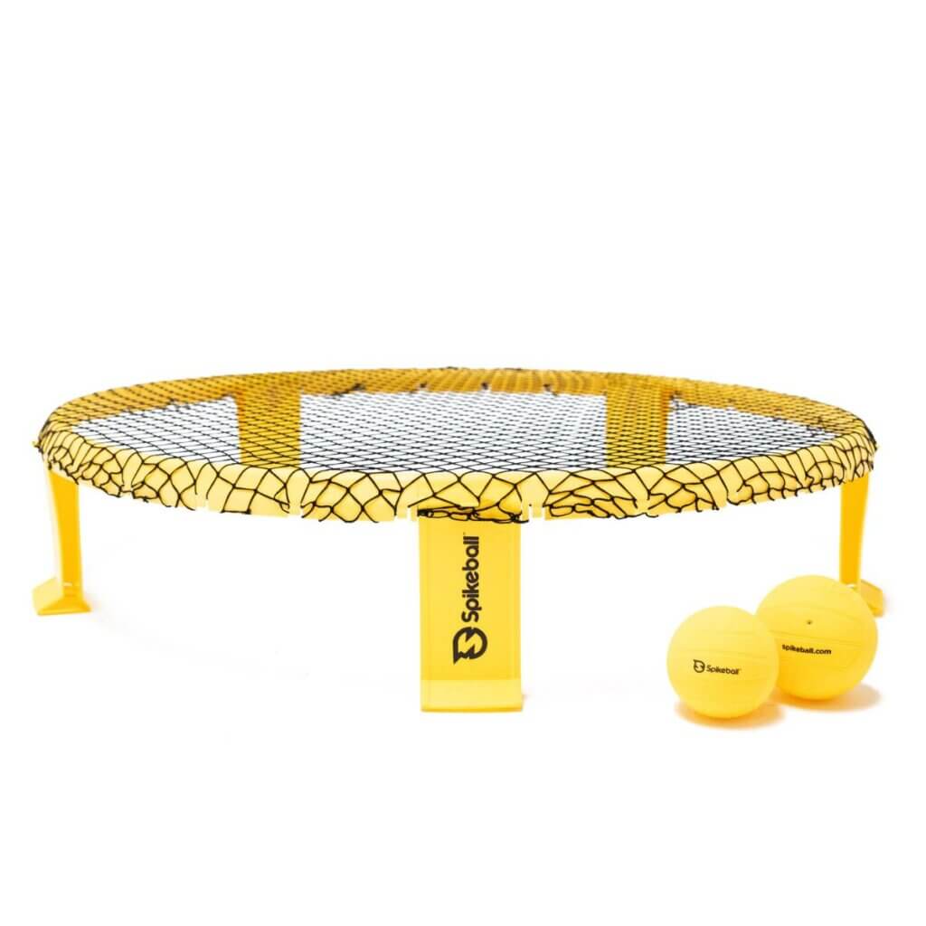 Spikeball Family Set komplekt on mõeldud erineva tasemega mängijatele. Võrk on suurem kui Spikeball Pro ja Standard komplekt. Komplektis on 2 palli (1 standard,