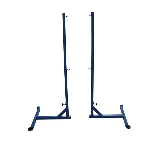 Vabaltseisvad sulgpallipostid. Postid valmistatud terasest, profiil 35x35mm. Mõlemal postil on raskust 20kg. Transpordirattad. Hind kehtib paarile. Mõeldud alga