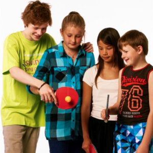 Kiikuv lauatennisemäng