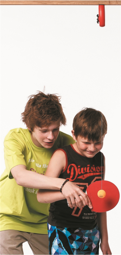 Kiikuv lauatennisemäng