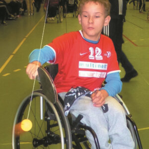 Kiikuv lauatennisemäng