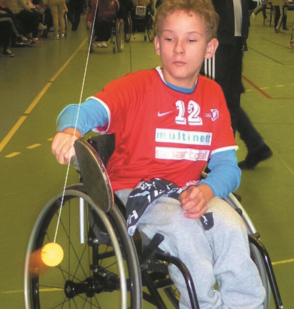 Kiikuv lauatennisemäng